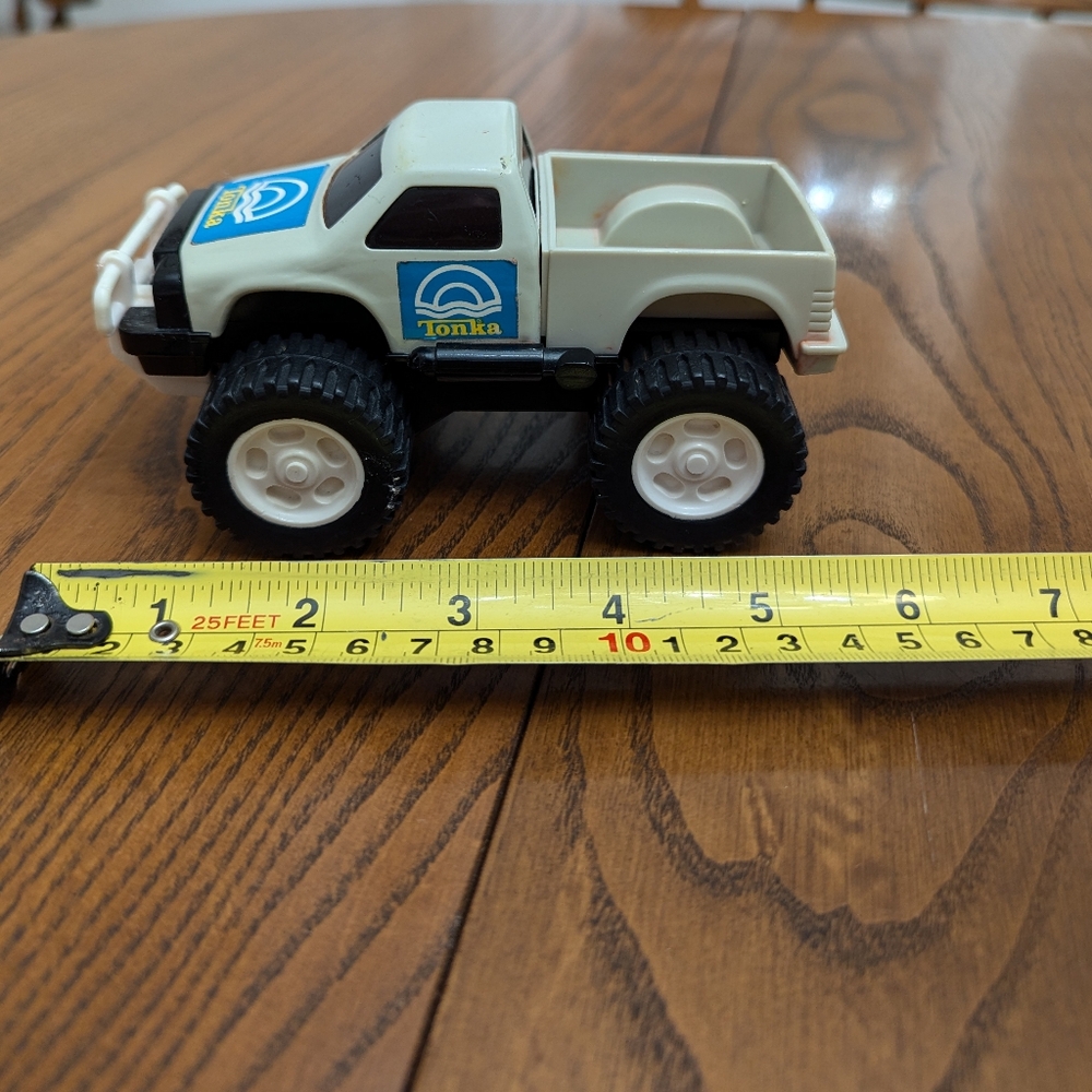 - Tonka beach patrol truck or jeep. Self propels when pushed. GUC.